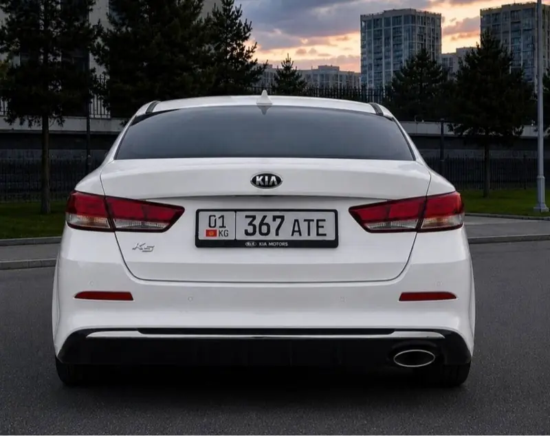 Сдаю Kia K5, Посуточно, Без водителя — фото 4