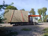 Погрузка и разгрузка краном-манипулятором прямо с борта.