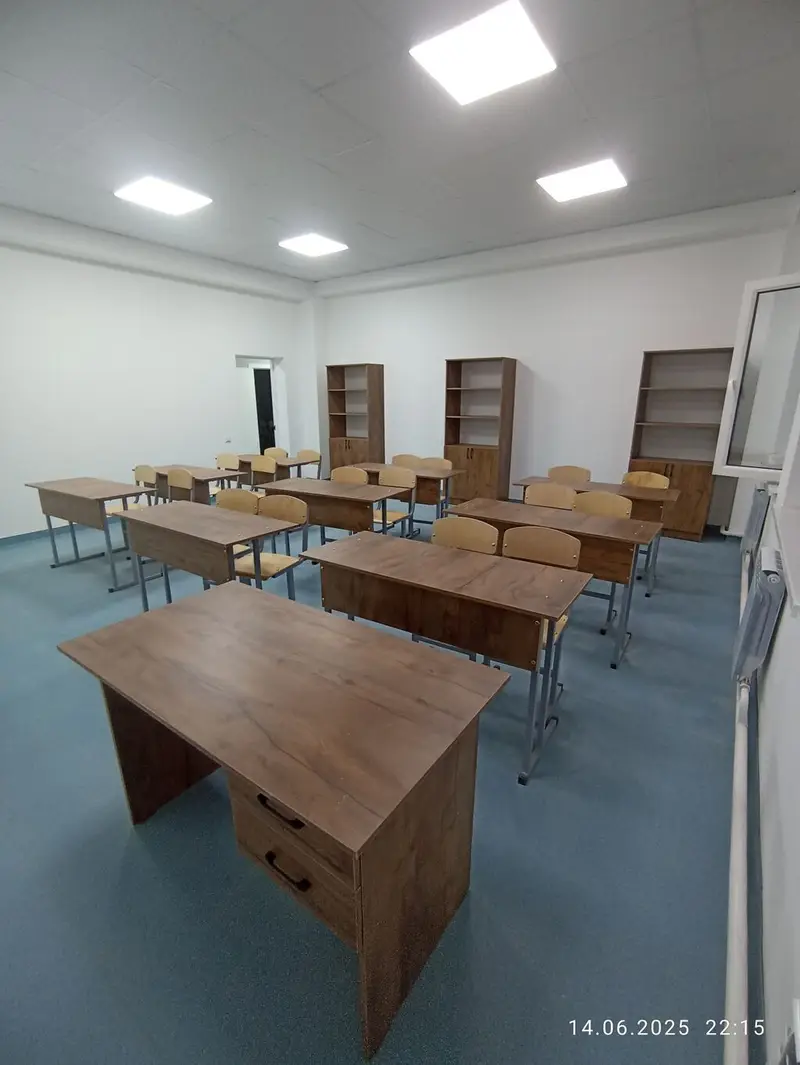 Письменный/учительский стол из ЛДСП с тумбой — фото 3
