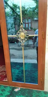 Стеклянная входная/межкомнатная дверь с декоративным витражным