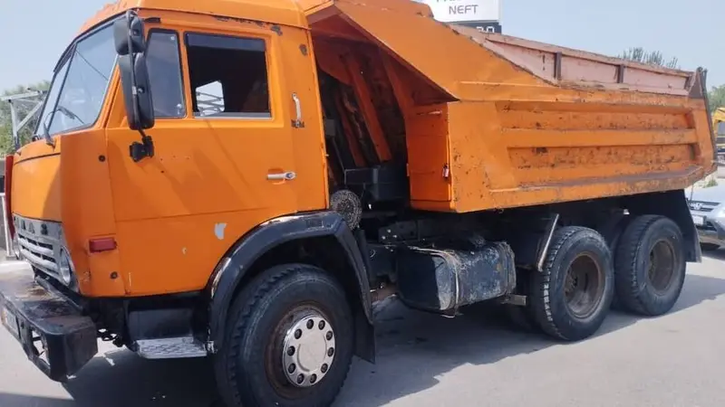 Самосвал КАМАЗ, оранжевый, формула 6x4. Характеристики и особенности — фото 3