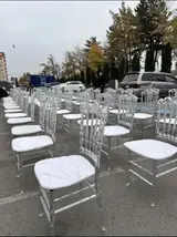 АРЕНДА Прозрачные банкетные стулья (кристалл) с мягкими белыми
