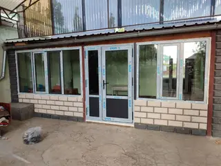 Пластиковое окно на заказ, Тип окна: Фасадные, Декоративные особенности: Фрамуга…