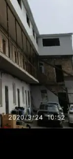 Бекер квартирага жашап, от жагып, тегерегин карап, жумуштарды кылганга