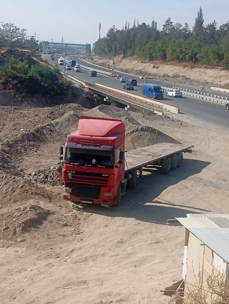 Аренда/услуги грузоперевозок — тягач DAF XF с низкой бортовой — фото 4