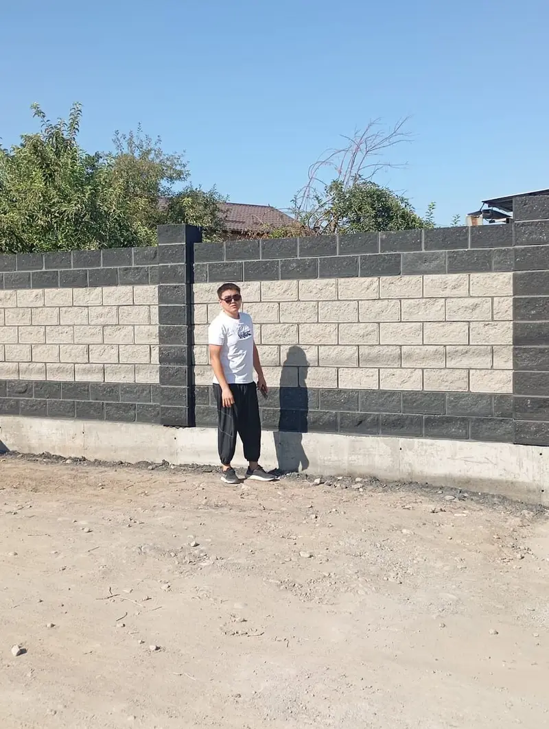 Услуги по строительству заборов из декоративного бетонного блока — фото 6