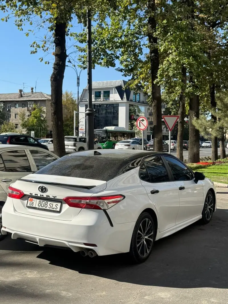 Сдаю Toyota Camry, Посуточно, Без водителя — фото 4