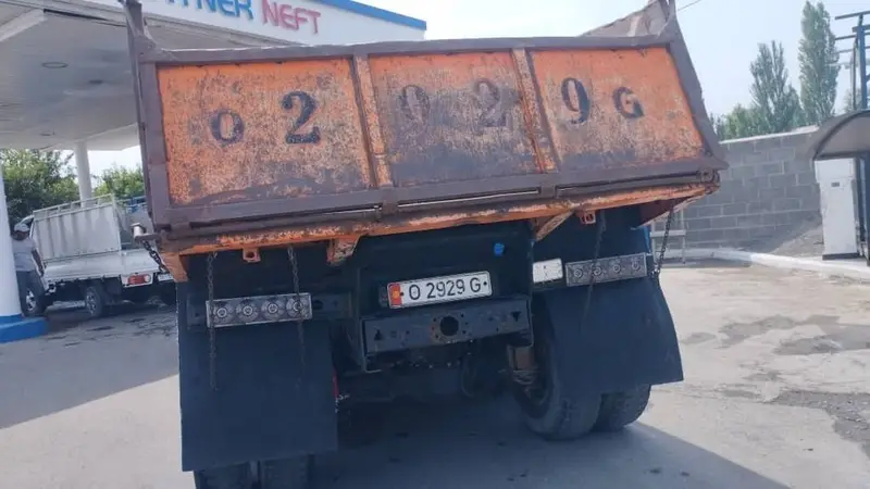 Самосвал КАМАЗ, оранжевый, формула 6x4. Характеристики и особенности — фото 5