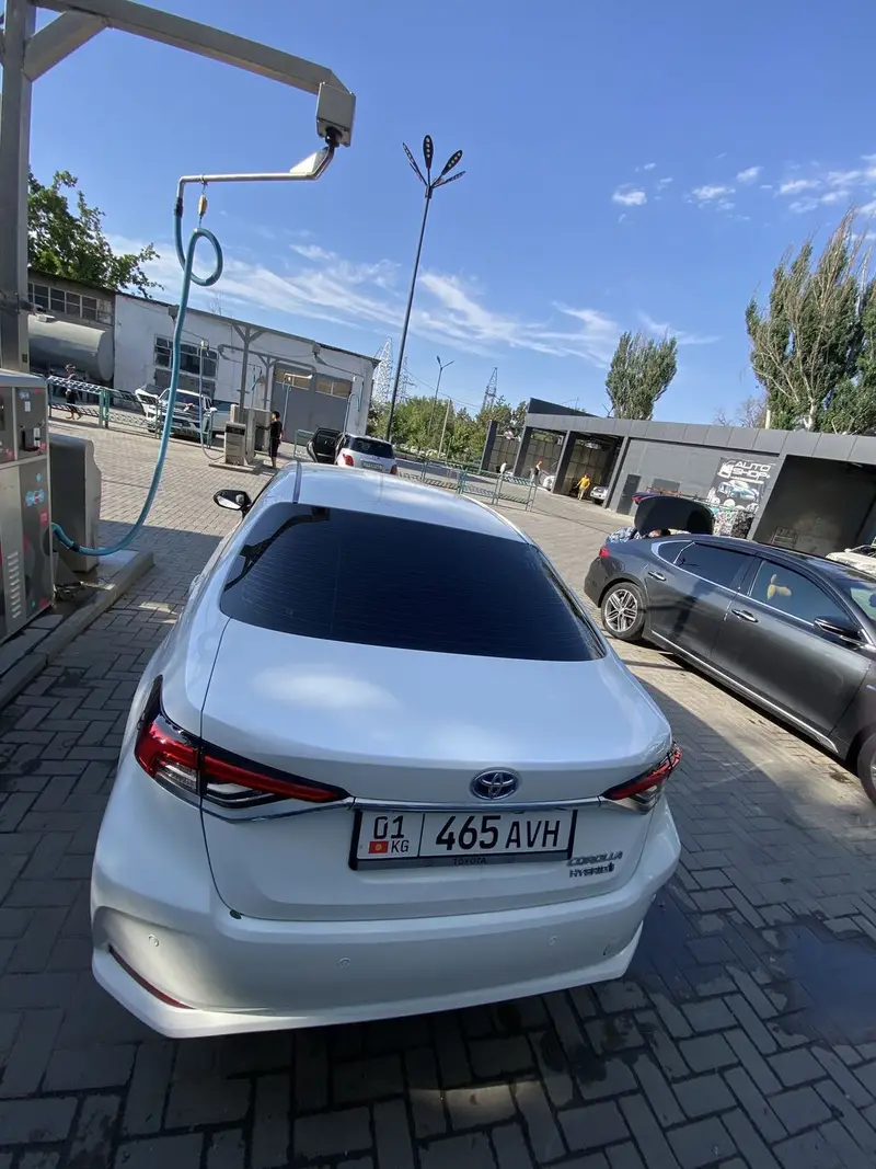 Сдаю Kia K5, Почасово, С водителем — фото 4
