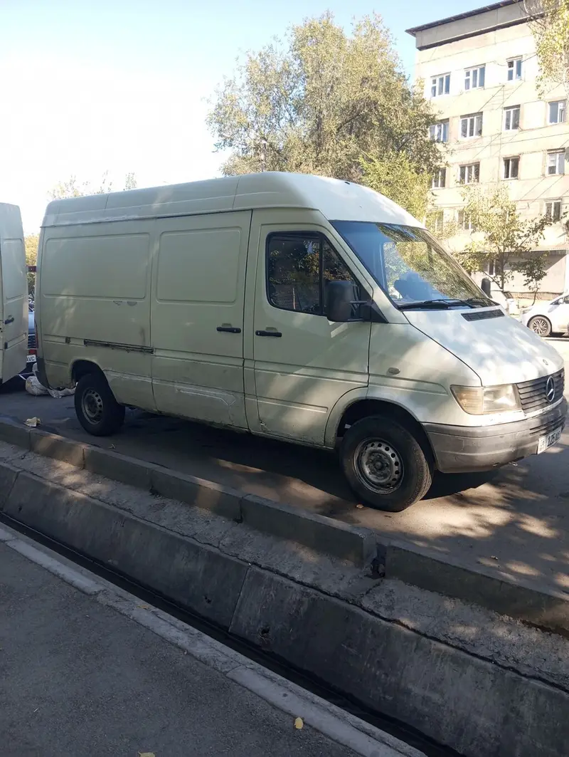 Грузовой фургон Mercedes‑Benz Sprinter (длинная база, высокий потолок) — фото 5