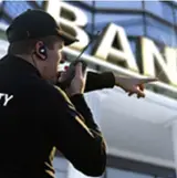 Сотрудники службы безопасности в банк, возврат