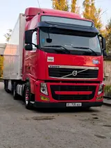 Опытный водитель на данный тягач