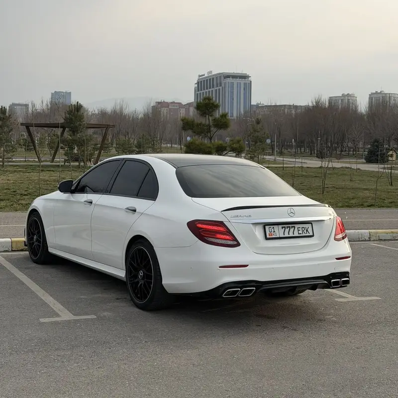 Сдаю Mercedes-Benz E-Class, Почасово, Без водителя — фото 3