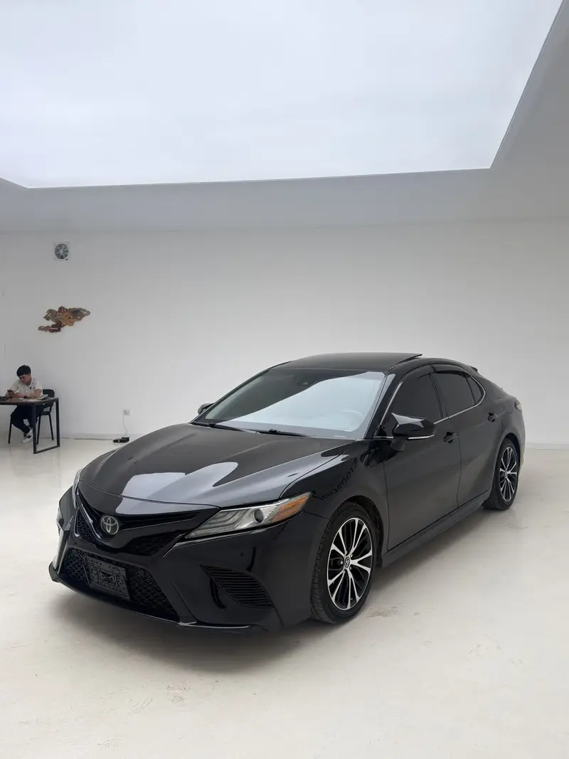 Сдаю Toyota Camry, Почасово, Без водителя — фото 2
