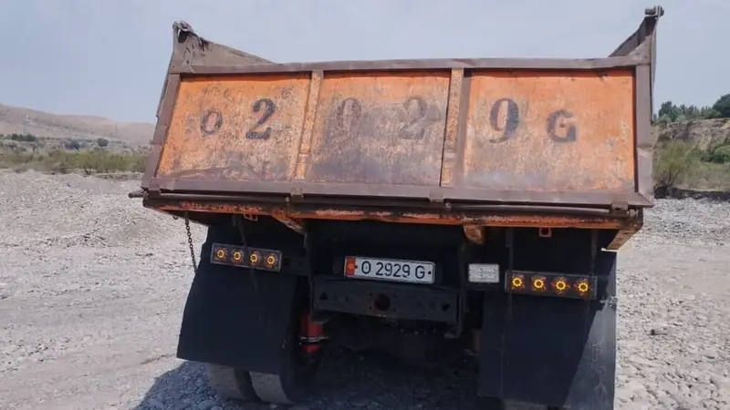 Самосвал КАМАЗ, оранжевый, формула 6x4. Характеристики и особенности — фото 6