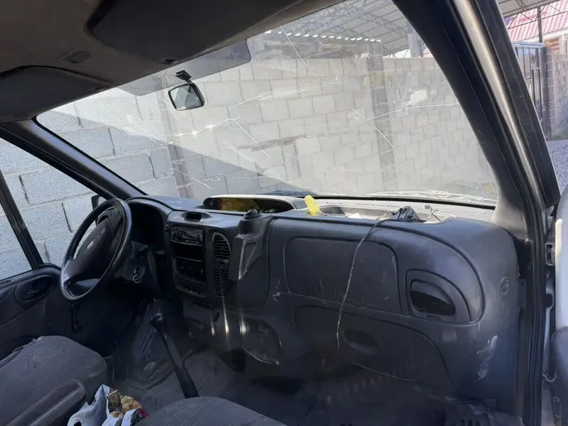 Фургон Ford Transit (белый) — пассажиро-грузовой микроавтобус. Жылы — фото 3