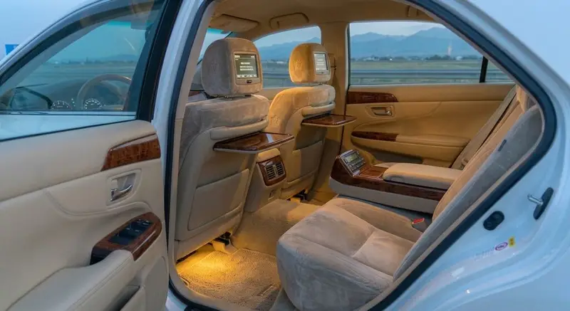 Сдаю Toyota Crown, Почасово, Без водителя — фото 4