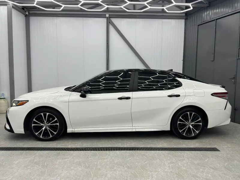 Сдаю Toyota Camry, Посуточно, Без водителя — фото 2