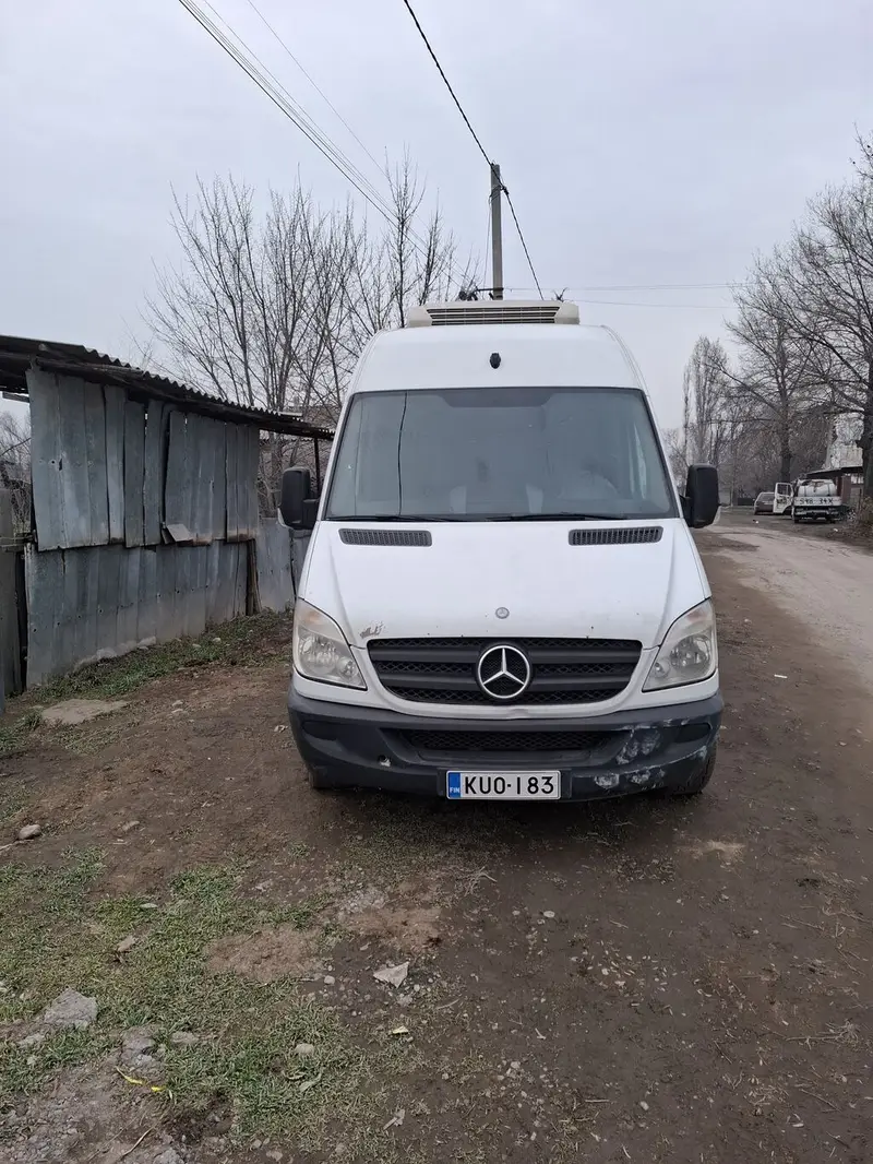 Сейчас на кыргызских намерах Рефрижераторный фургон Mercedes-Benz — фото 2