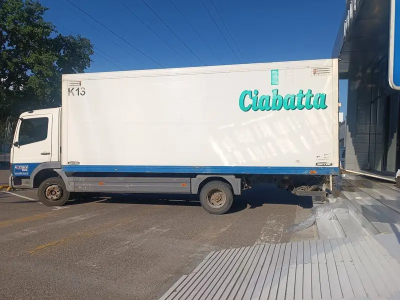 Заказать мерседес атего Гигант по городу и по региону Чолпон ата — фото 2
