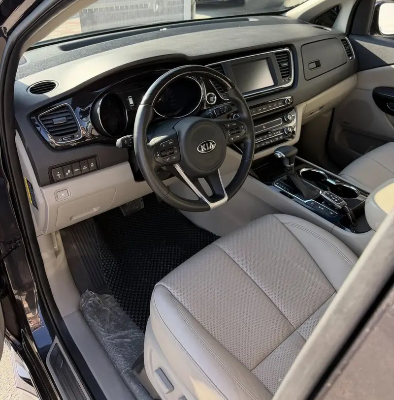 Сдаю Kia Carnival, Посуточно, Без водителя — фото 4